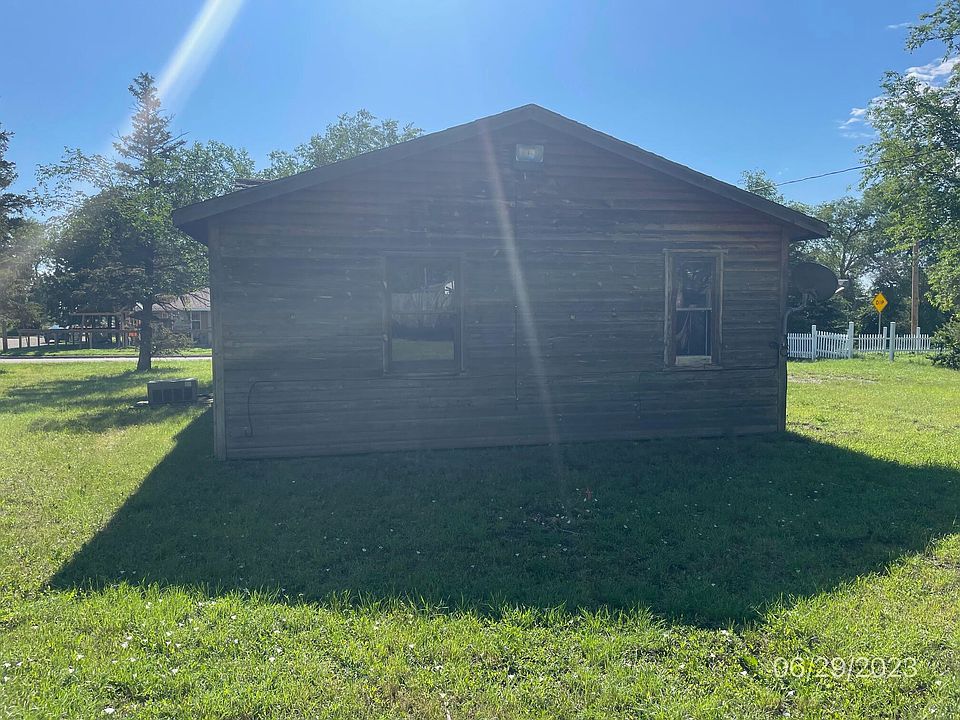 345 N Spruce St, Eagle Butte, SD 57625 Zillow