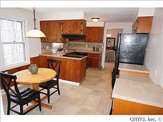 3rd image of 105 Town House Cir