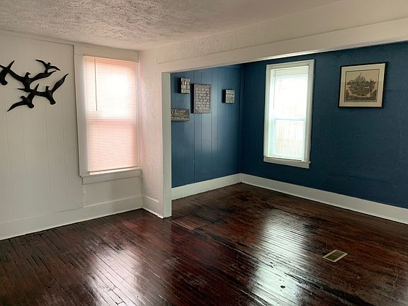 3rd image of 203 E Telegraph St