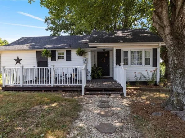 2449 Mickadams Rd, Yadkinville, NC 27055