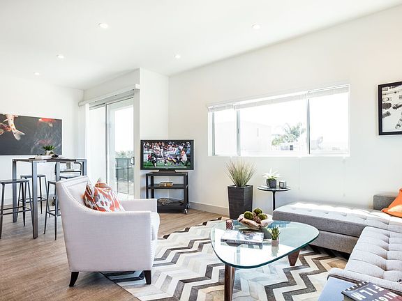 4th image of 11811 Culver Blvd #201