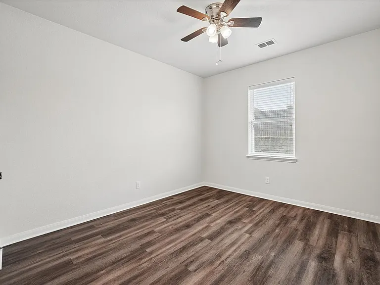 411 Winchester Dr — Photo 24