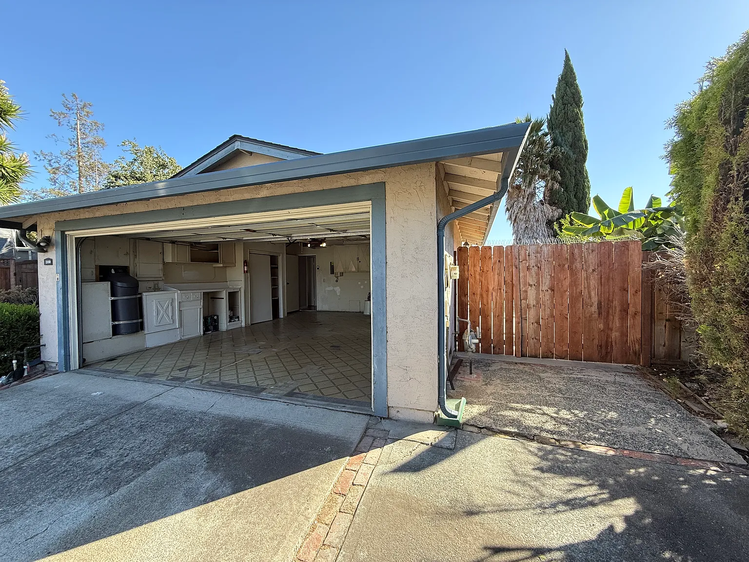 4 bed, 1234 sqft, $4,300 — Photo 3