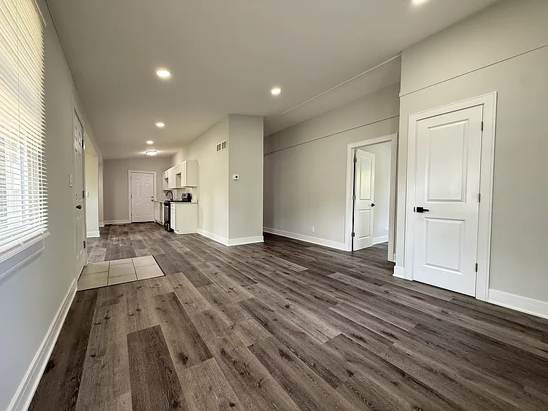 2404 Crescent Dr — Photo 4