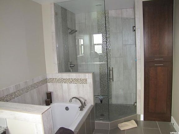 4th image of 207 E Beacon Dr
