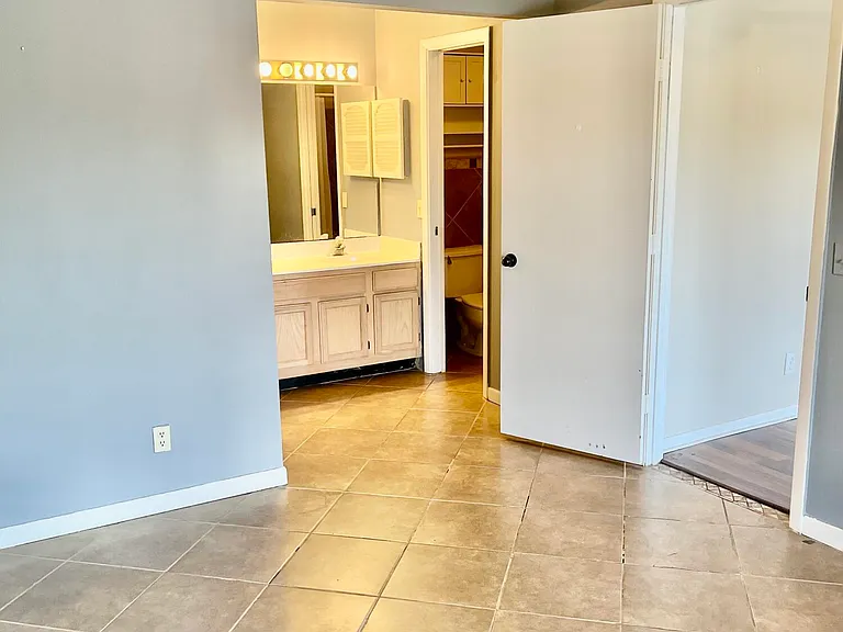 2470 SE Garden Ter #502 — Photo 12