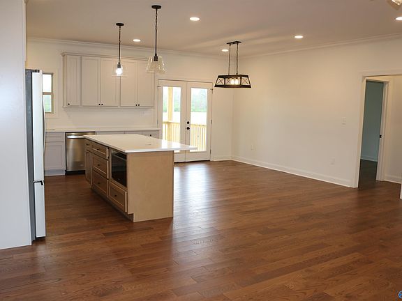 4th image of 1039 Shoal Creek Rd