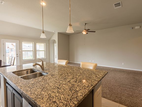 5th image of 370 Vista Gardens Dr