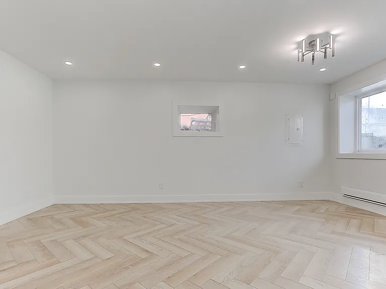 71 Livingstone Ave #BASEMENT — Photo 9