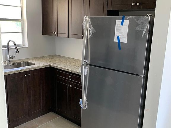 3rd image of 3761 SW 60th Ave #1