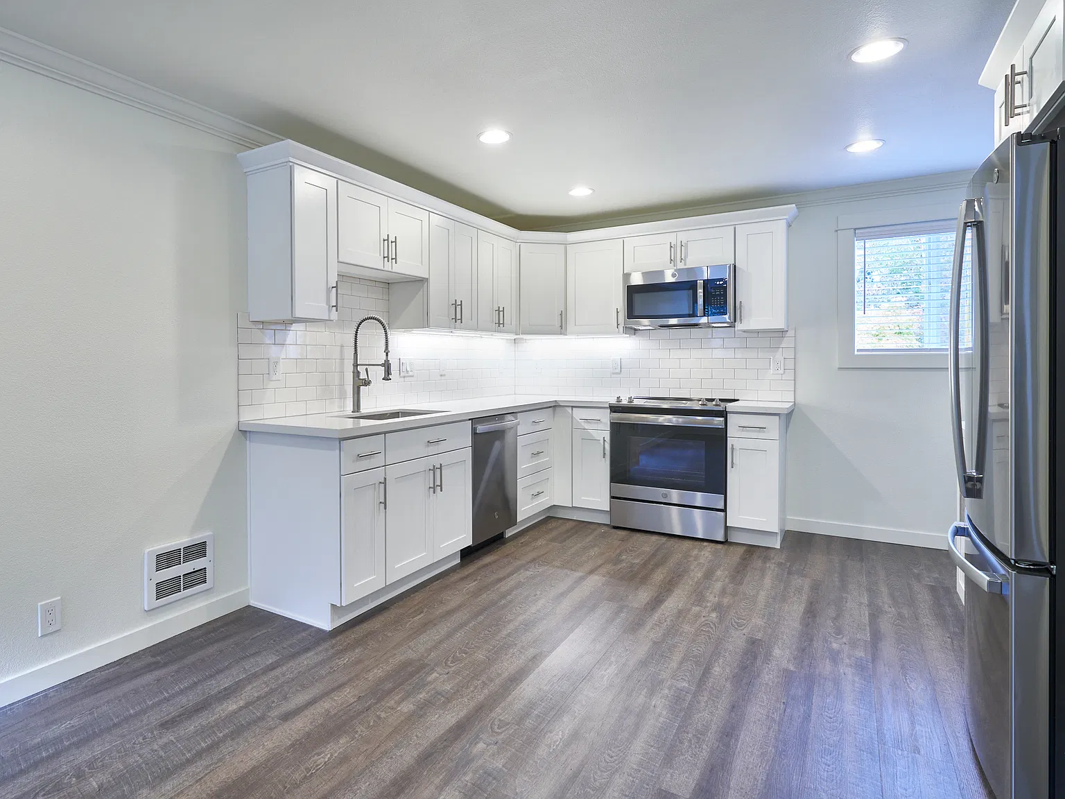 1 bed, 1.5 bath, 850 sqft, $2,700 — Photo 2