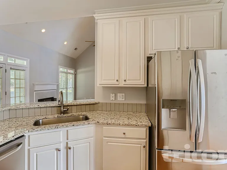 875 Cedar Creek Dr — Photo 5