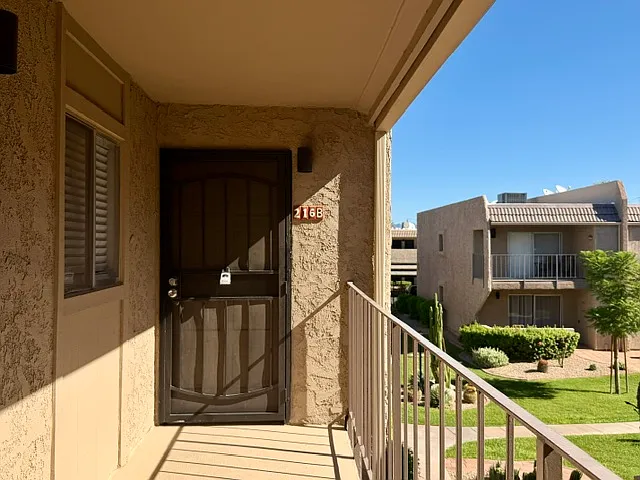 1 bed 1 bath condo near Old Town Scottsdale — Photo 2