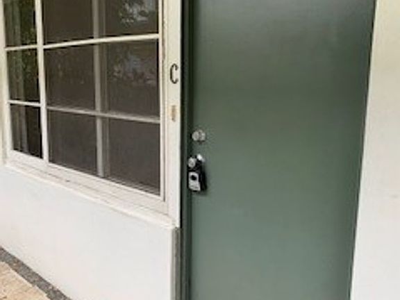 2nd image of 1655 Kewalo St APT C