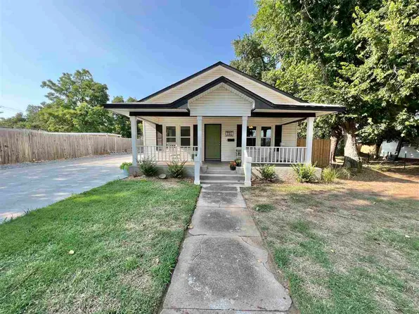 711 Jackson St, Perry, OK 73077