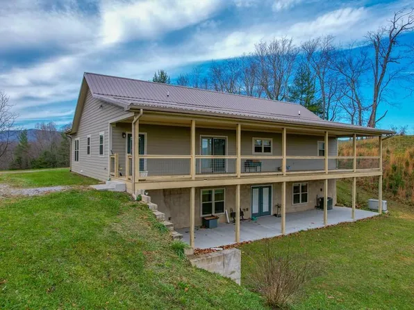 523 Falls Rd, Elk Creek, VA 24326