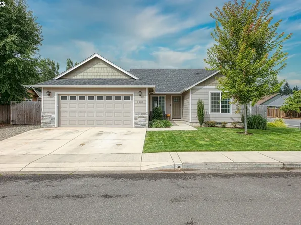 1283 Hazelnut Ct, Creswell, OR 97426