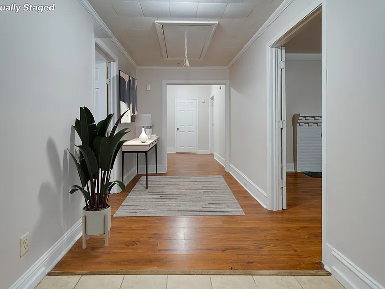 501 E Franklin St — Photo 9