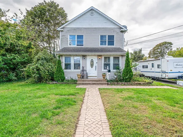 70 Robert Street, Patchogue, NY 11772