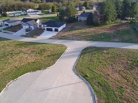2nd image of 400 Evergreen Rd