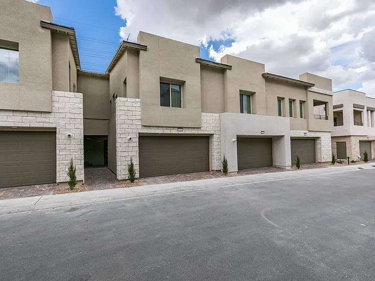600 N Carriage Hill Dr #1140 — Photo 3