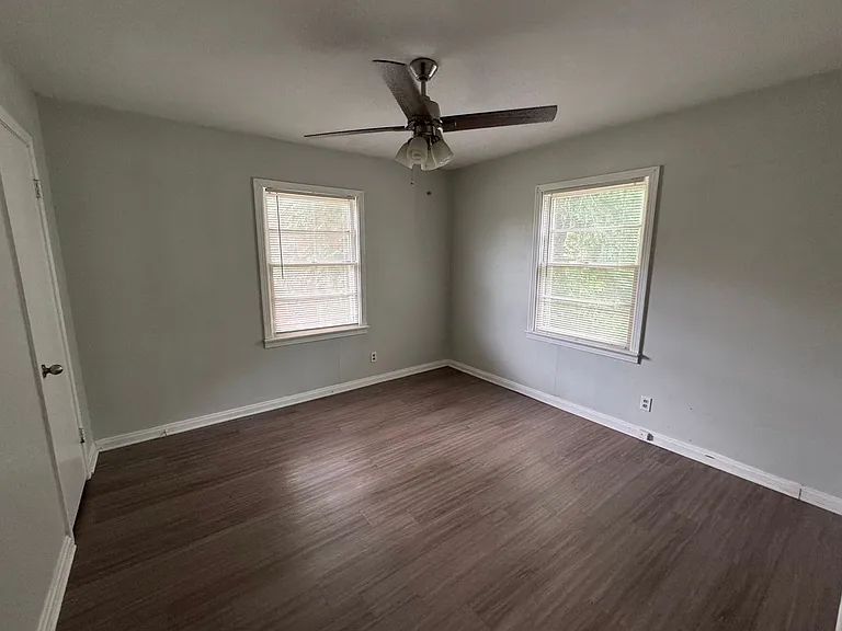 4216 Hillcrest Dr — Photo 8