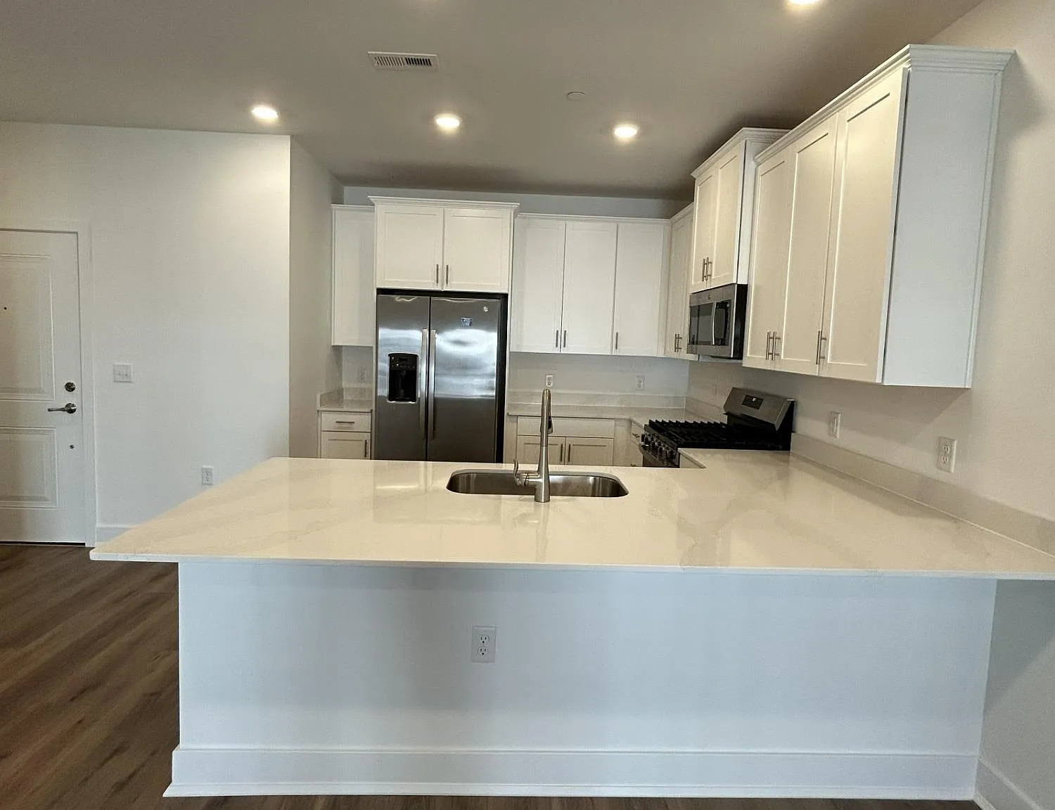 2 bed, 2.0 bath, $2,700 — Photo 2