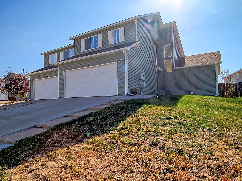 1241 Saker Ct