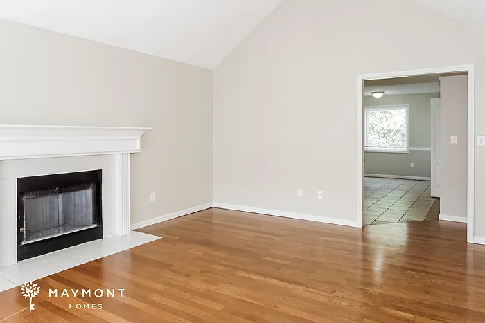 207 Cedar Creek Cir — Photo 3