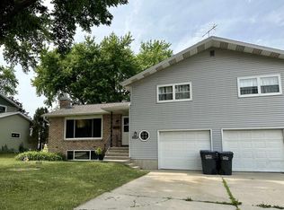 304 Parkview Dr #B, Columbus, WI 53925