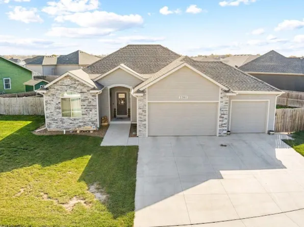2201 River Trail Rd, Salina, KS 67401