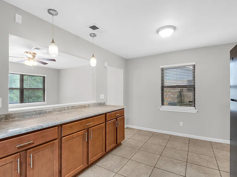 63 Jackson Ave — Photo 10