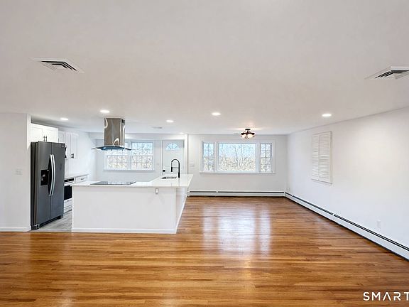 3rd image of 148 Hyde Road