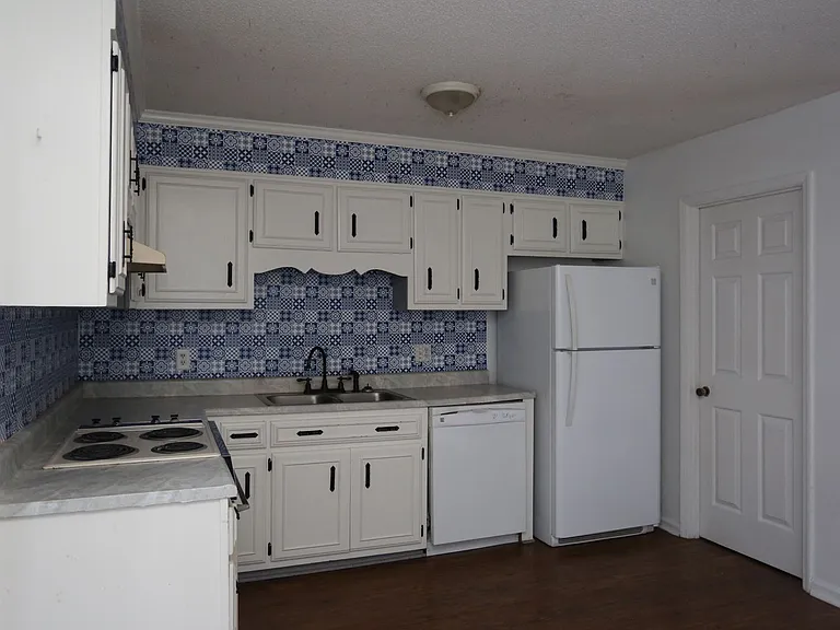 251 Knight Dr #7 — Photo 4
