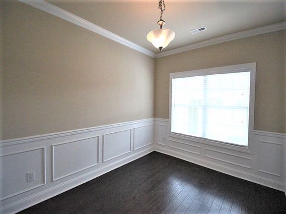 3rd image of 1524 Barnsley Dr