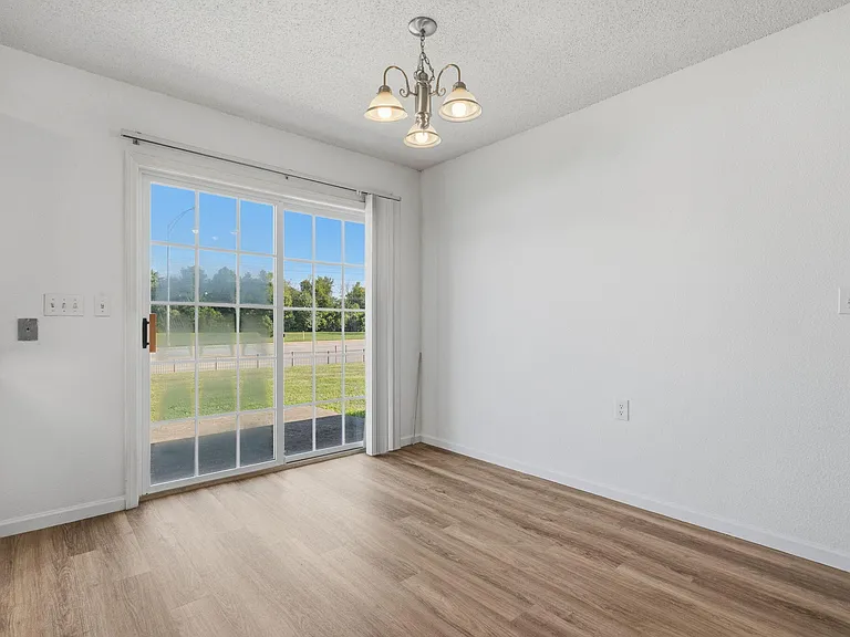 726 E Sunset St — Photo 8