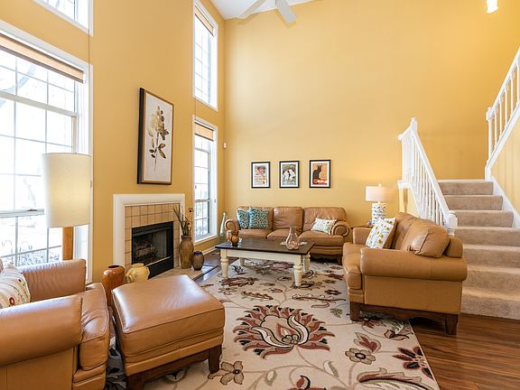 4th image of 274 Oak Bluff Ct