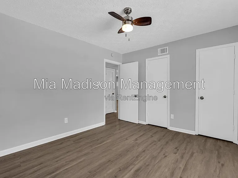 111 E Mell St #16 — Photo 21