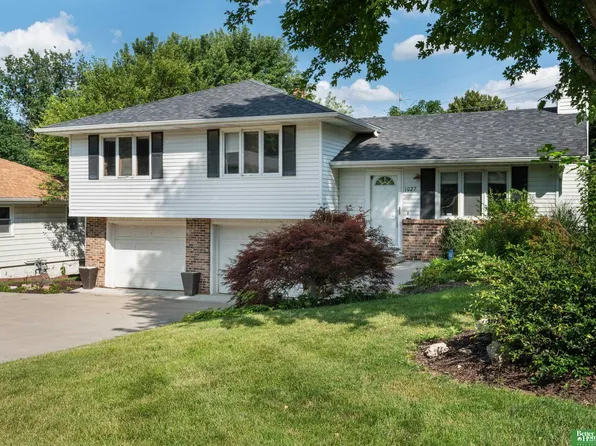 1027 Fawn Pkwy, Omaha, NE 68154