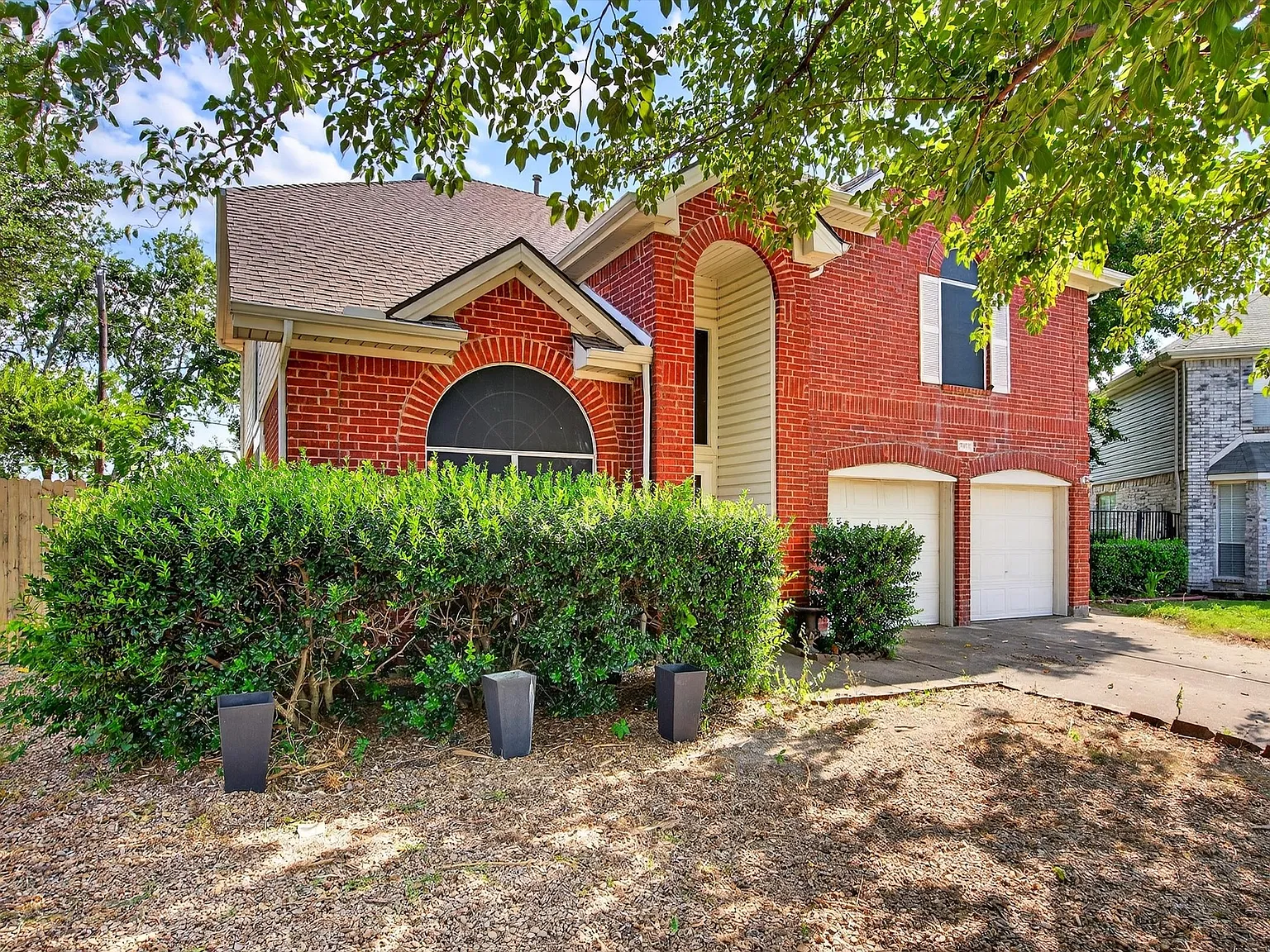 3 bed, 2.5 bath, 2043 sqft, $2,400 — Photo 2