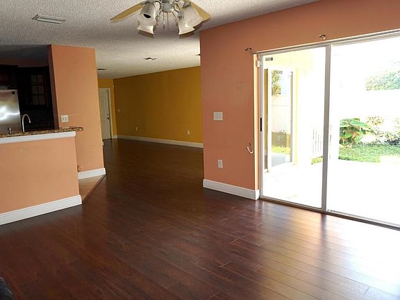 5th image of 4121 Eastridge Cir #1