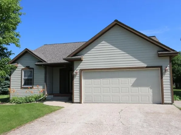 621 6th St NE, Perham, MN 56573