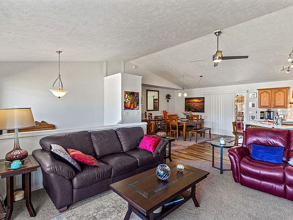 4th image of 907 Pinebrook Dr