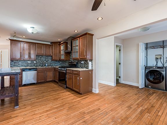 4th image of 1585 Charles Dr
