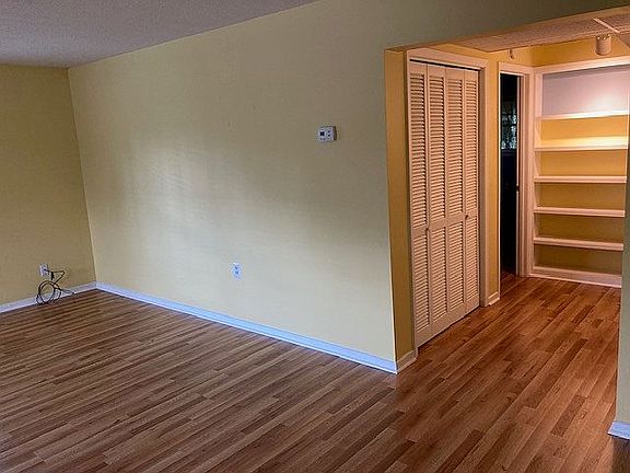 Livingroom & Hallway
