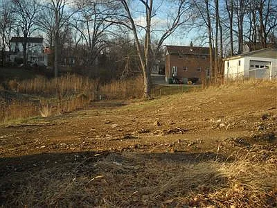 524 Spring St photo 1