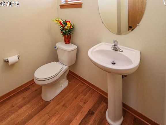 5th image of 610 NE 84th Cir