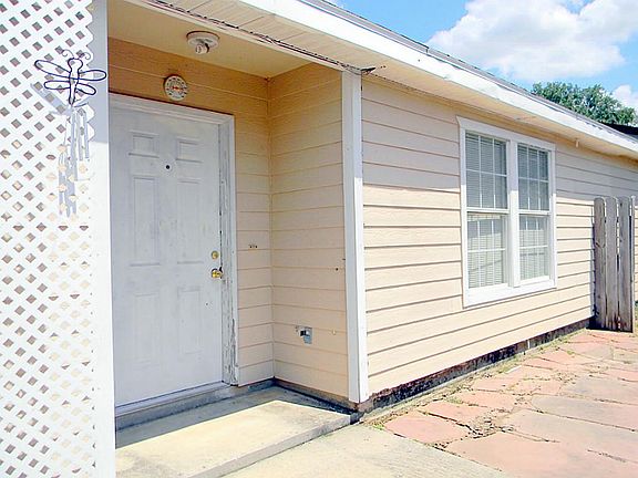 Look at the lovely side detailing on the home and concrete panels welcoming you and your guests in.