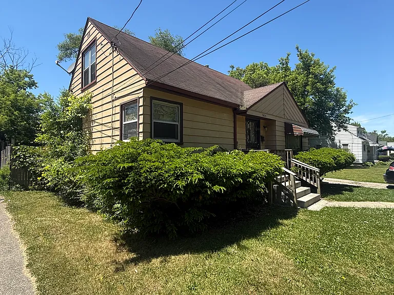 2625 Seneca St — Photo 2