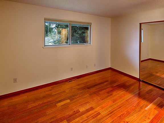 Upstairs Bedroom #2 
